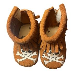 Minnetonka baby fringe boots. Brown suede with cross bones on front.
